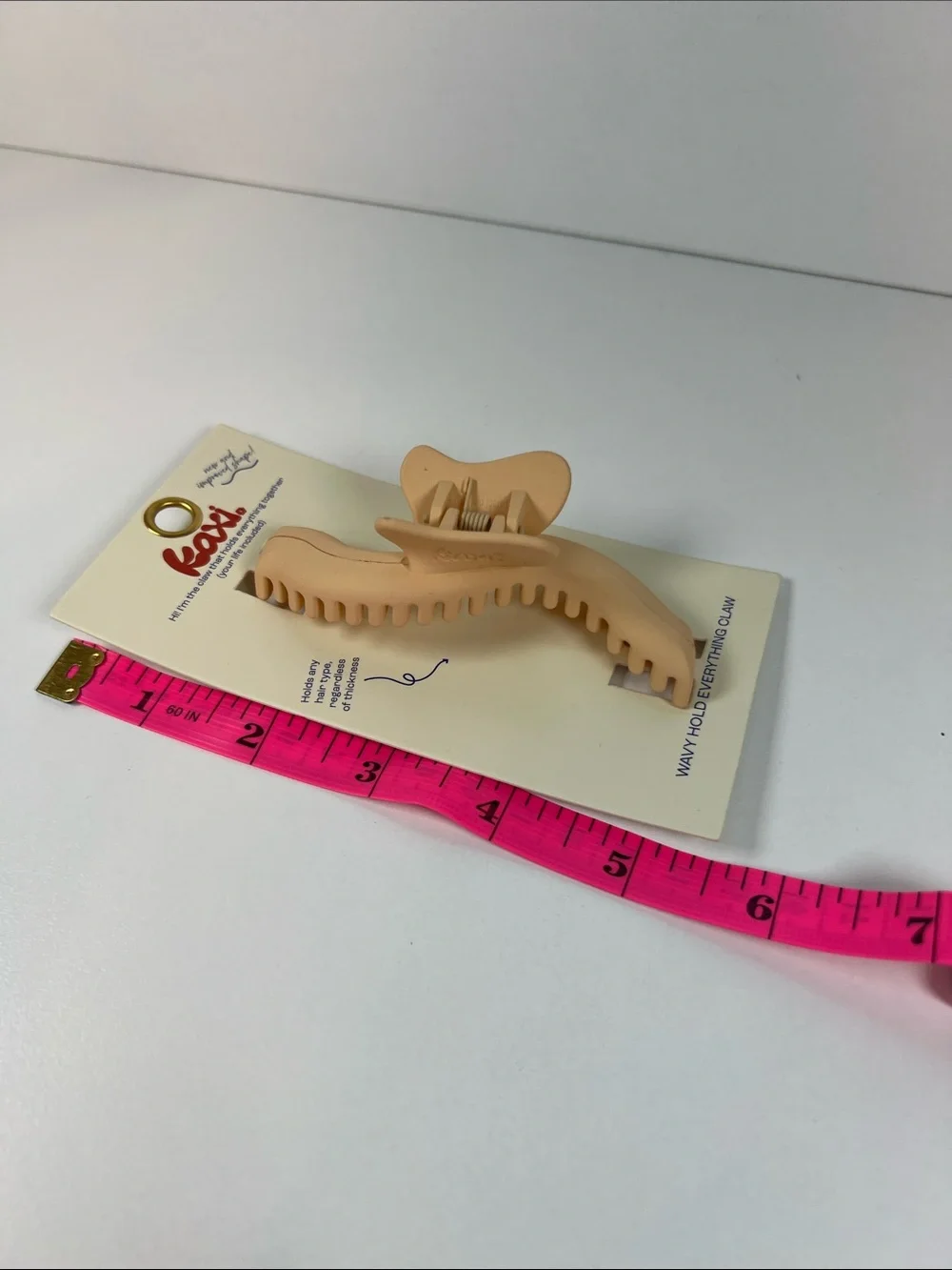 NWT Kaxi Wavy Holds Everything Hair Claw Clip Nude Beige Matte Snap Proof